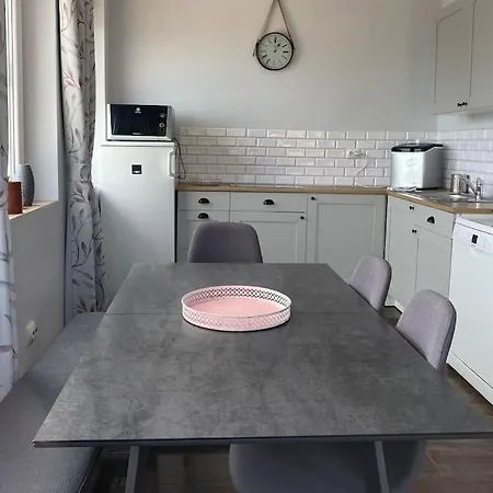 Ezerjo Nyaralo Apartmán Alsóörs